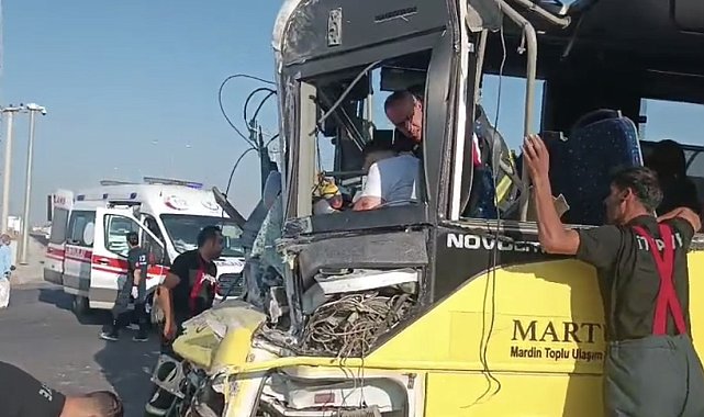 Mardin'de halk otobüsü ile tır çarpıştı: 1 ölü, 11 yaralı