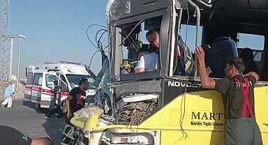 Mardin'de halk otobüsü ile tır çarpıştı: 1 ölü, 11 yaralı