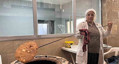Mardinli kadınlar tandırlarda emeklerini pişiriyor