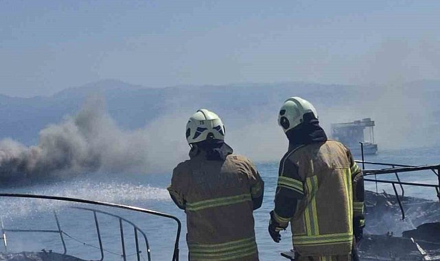 Marinada yanan 5 tekne kullanılamaz hale geldi