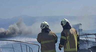 Marinada yanan 5 tekne kullanılamaz hale geldi