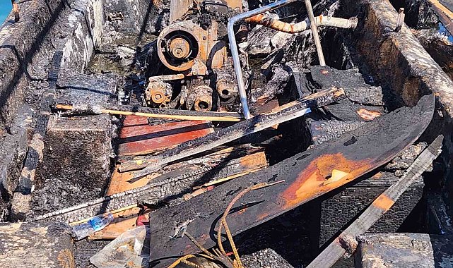 Marinadaki yangında teknelerden geriye iskeletleri kaldı