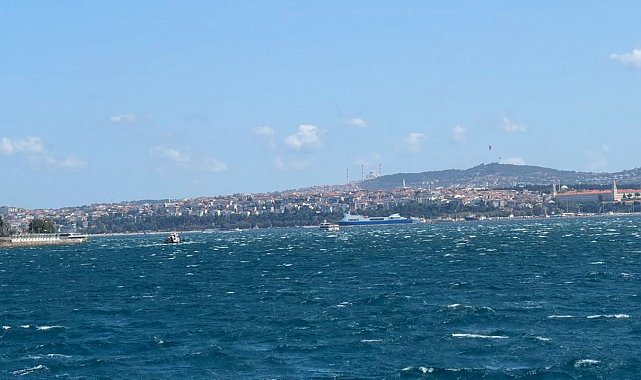 Marmara Denizi'nde etkili olan poyraz deniz ulaşımında aksamalara neden oldu