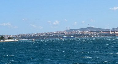 Marmara Denizi'nde etkili olan poyraz deniz ulaşımında aksamalara neden oldu