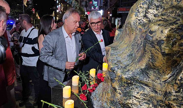 Marmara Depremi'nde hayatını kaybedenler Avcılar'da anıldı
