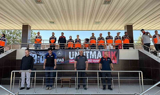 Marmara depreminde hayatını kaybedenler Van'da anıldı