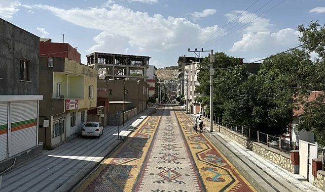 Mazıdağı Belediyesi halı desenli yola 11 milyon 368 bin TL harcadı, vatandaşlar tepki gösterdi