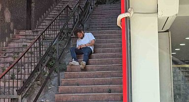 Merdivenlerde baygın bulunan kişi hastaneye kaldırıldı