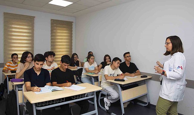 Mersin'de bin 554 öğrenci ücretsiz kurslarla üniversiteli oldu