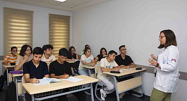 Mersin'de bin 554 öğrenci ücretsiz kurslarla üniversiteli oldu