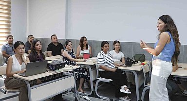 Mersin'de ebeveynlerin çocuklarıyla iletişimine ışık tutuluyor