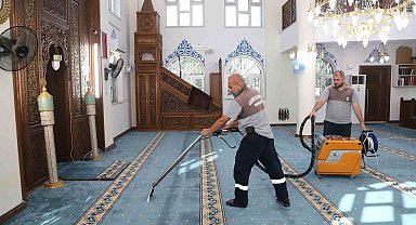 Mersin'de ibadethaneler temizleniyor, halılar yıkanıp dezenfekte ediliyor