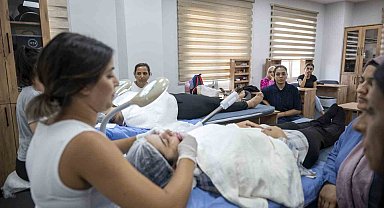 Mersin'de kadınlar cilt bakımı kursuyla meslek sahibi oluyor