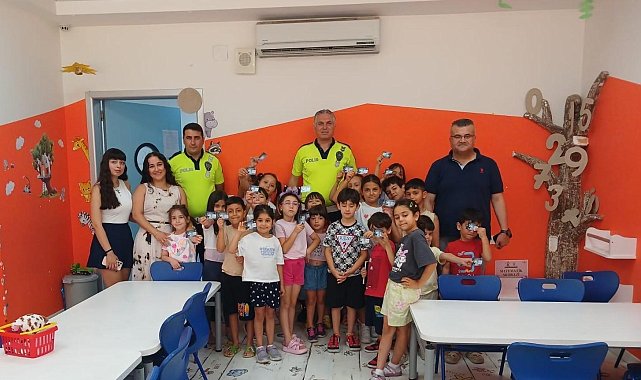 Mersin'de öğrencilere ve bakım merkezi çalışanlarına trafik güvenliği eğitimi verildi