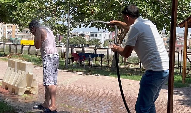 Mersin'de sıcakla mücadele: Serinlemek için her yolu denediler