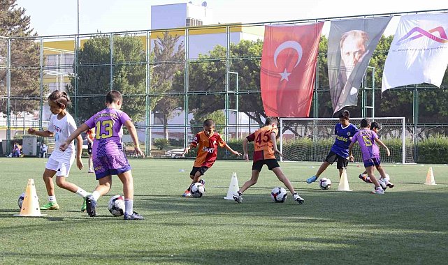 Mersin'de yıl boyu ücretsiz futbol kursu