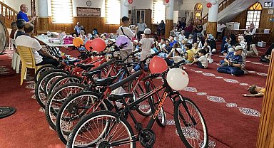Mersinli imam,çeyrek asırdır çocukları ödüllendiriyor