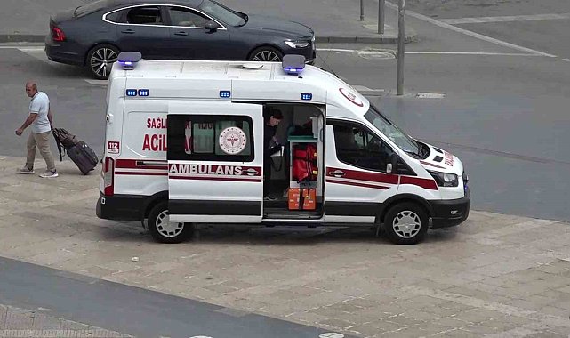 Meydanda merdivenlerden düşen şahıs yaralandı