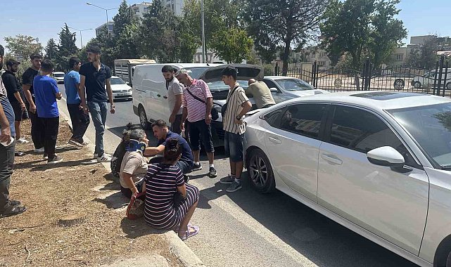 Midibüs ile otomobil çarpıştı: 1 yaralı