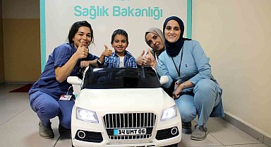 Midyat'ta çocuklar ameliyathaneye akülü araba ile gülerek giriyor