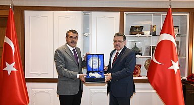 Milli Eğitim Bakanı Yusuf Tekin'den Trabzon Büyükşehir Belediyesi'ne ziyaret