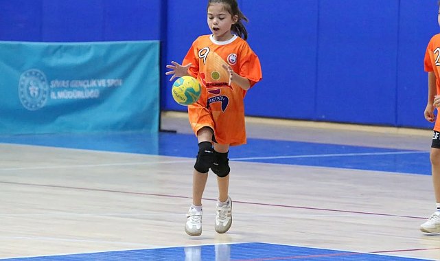 Mini Minikler Hentbol Türkiye Şampiyonası Sivas'ta başladı