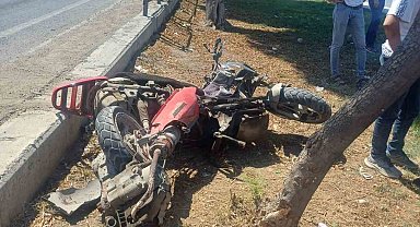 Minibüsle motosiklet çarpıştı: 1 ölü, 2 yaralı