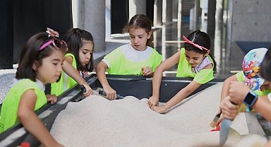 Minik arkeologlar Bursa'nın tarihi mekanlarını gezdi