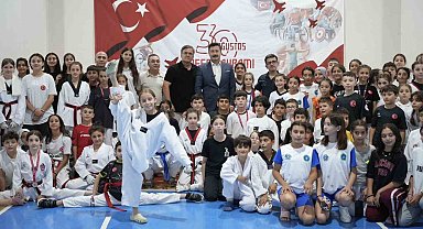 Minikler Taekwondo Şampiyonası Yenişehir'de yapıldı