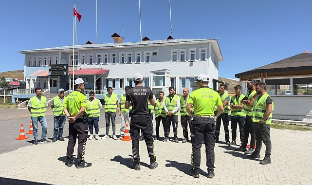 Motosiklet sürücülerine "2 Teker 1 Hayat" eğitimi verildi