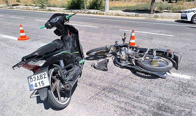 Motosikletlerin çarpıştığı kazada sürücüler yaralandı