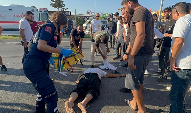 motosikletlinin çarpma anı otomobil sürücüsünün kamerasına yansıdı