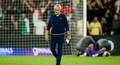 Mourinho: "Taraftarlarımızın da desteğiyle turu geçeceğimize inanıyorum"