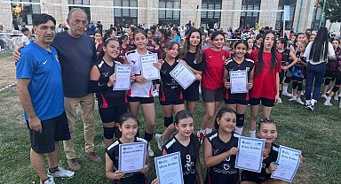 Moymulspor A Takımı voleybol turnuvasını şampiyon tamamladı