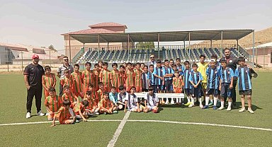 Müdür Aksoy'dan minik sporculara ziyaret