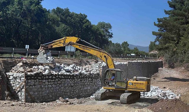 Muğla'da yollar sanat yapılarıyla güçleniyor