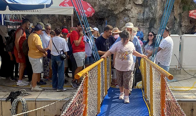 Muratpaşa'dan özel çocuklara mavi yolculuk