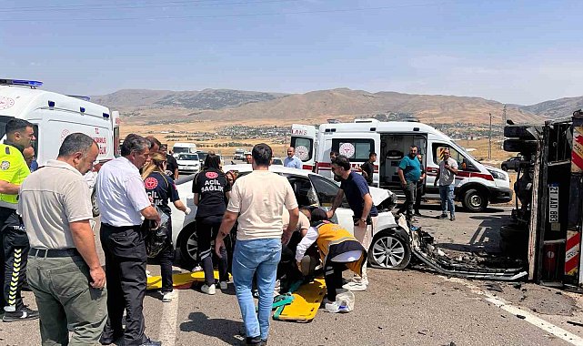 Muş-Varto yolunda feci kaza: 6 kişi yaralandı