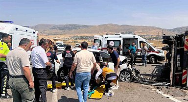 Muş-Varto yolunda feci kaza: 6 kişi yaralandı