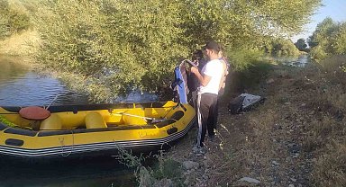 Muş'ta 3 kişi nehrin ortasında mahsur kaldı