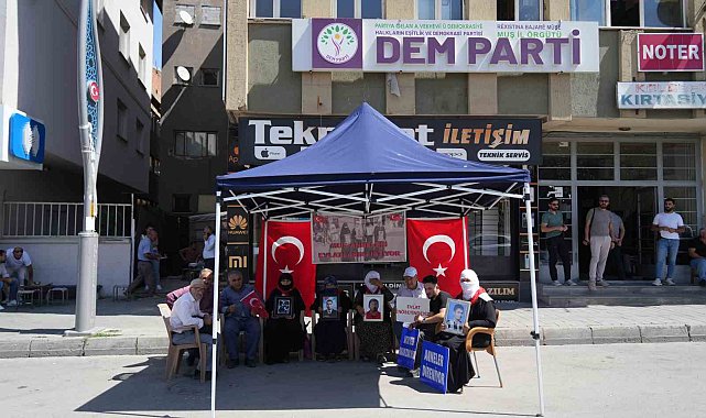 Muş'ta ailelerin evlat nöbeti sürüyor