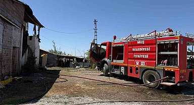 Muş'ta ev ve samanlık yangını