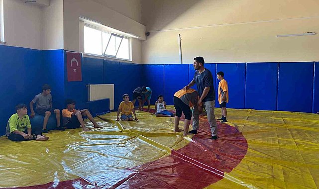 Muş'ta güreş antrenmanları devam ediyor
