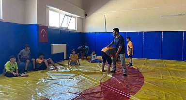Muş'ta güreş antrenmanları devam ediyor