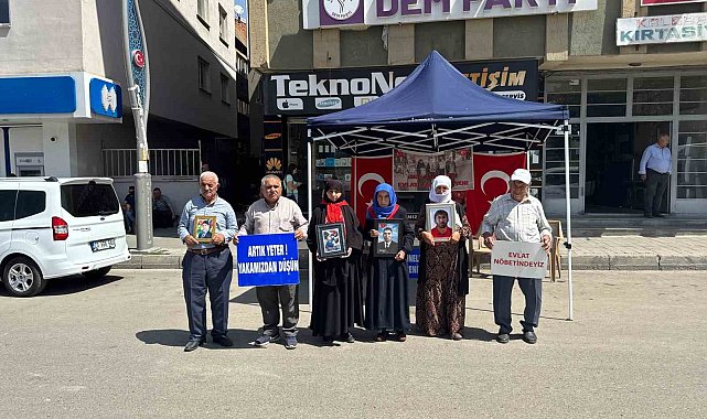 Muşlu ailelerin DEM Parti önündeki eylemi sürüyor