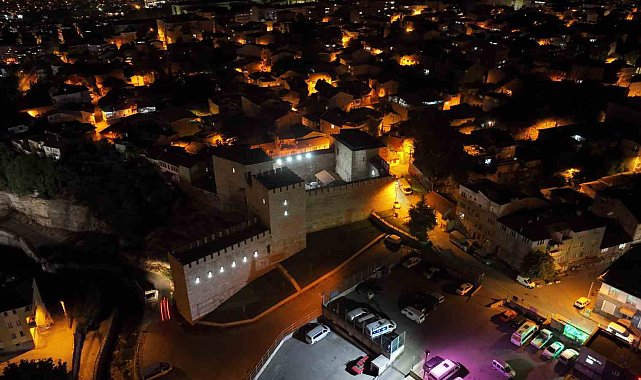 Müzeler geceleri de ziyarete açık
