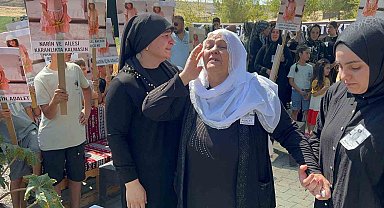 Narin'in mezarı başında Kürtçe ağıt: ''Hem canımızı aldılar hem evimizi başımıza yıktılar''