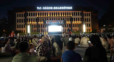 Niğde'de minderli sinema günleri büyük katılımla tamamlandı