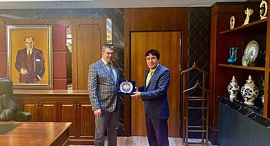 Odunpazarı Kaymakamı Ömer Ulu'ya plâket takdimi
