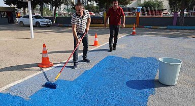 Öğretmenlerden okula renkli dokunuş